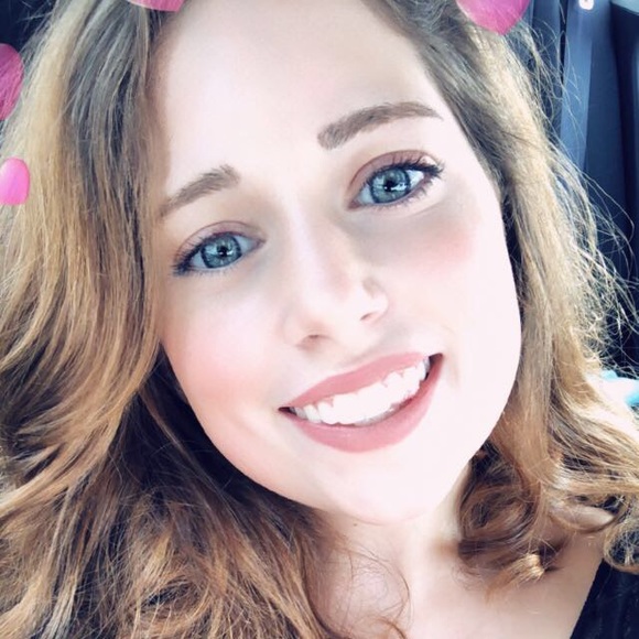 Meet your Posher, Hailey - Picture 4 of 4